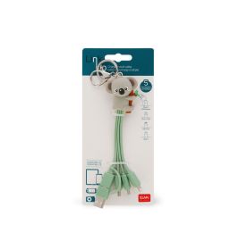 Verpacktes Multi-Ladekabel mit Koala-Schlüsselanhänger, USB- und weiteren Geräteanschlüssen sichtbar.