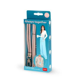 Verpackung für Smartphone-Lanyard mit Illustration einer Frau, die das Lanyard trägt und eine Kaffeetasse hält.