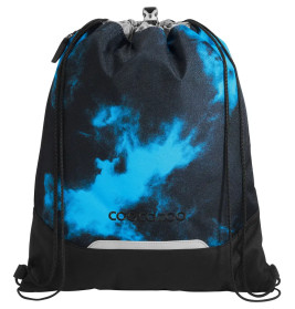 Schwarzer Turnbeutel mit blauen Wolkenmustern und reflektierendem Streifen am unteren Rand.