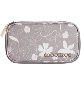 Graues Mäppchen mit Blumenmuster, Reißverschluss und aufgesticktem coocazoo-Logo auf der Vorderseite.