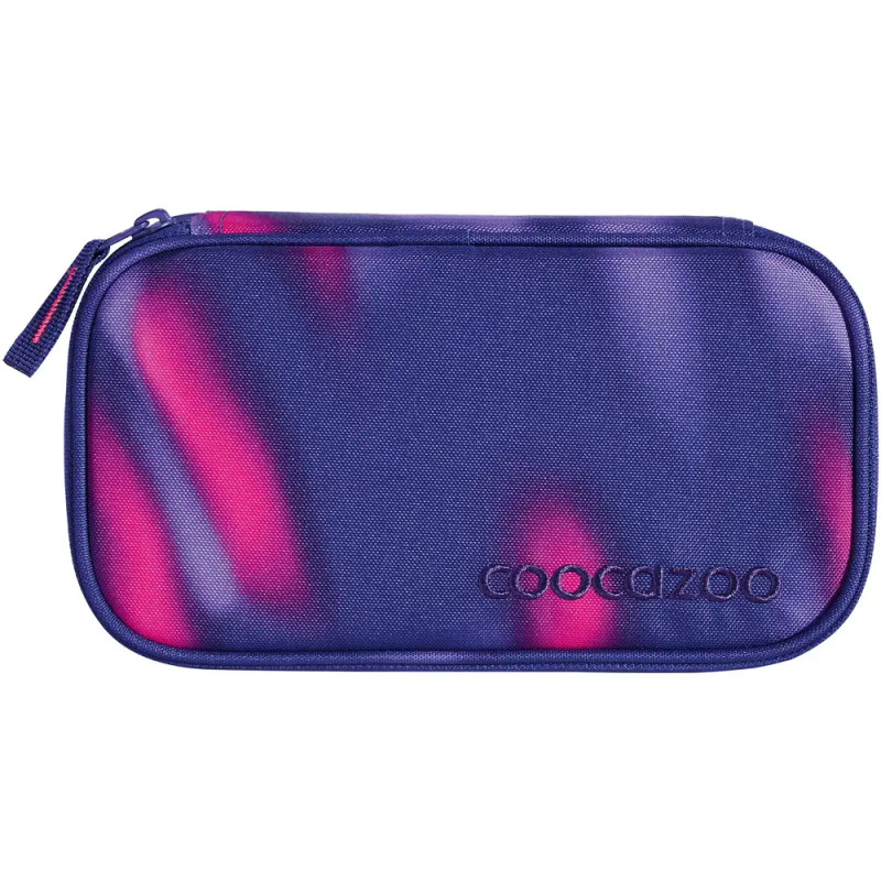 Rechteckiges, lila-rosafarbenes Etui mit Reißverschluss und COOCAZOO-Prägung auf der Vorderseite.