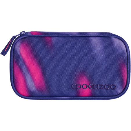 Rechteckiges, lila-rosafarbenes Etui mit Reißverschluss und COOCAZOO-Prägung auf der Vorderseite.