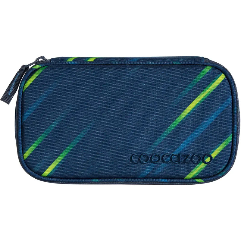 Blaues Federmäppchen mit grün-gelben diagonalen Streifen und geprägtem Coocazoo-Schriftzug.