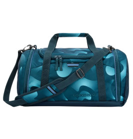 Blaue Sporttasche mit Tarnmuster, Griffen, Seitentaschen und verstellbarem Schultergurt.