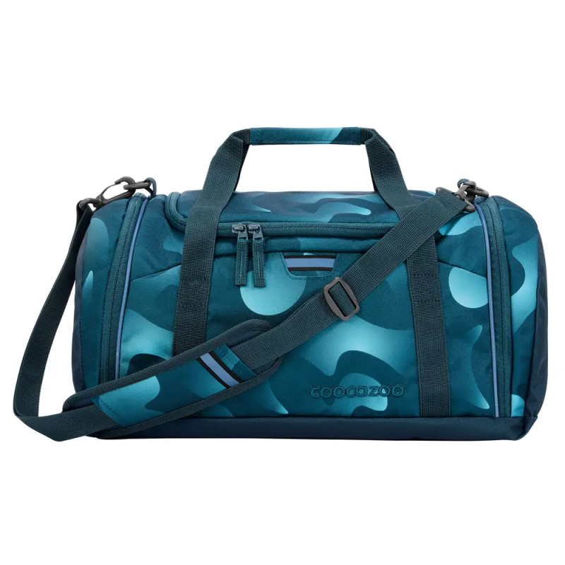 Blaue Sporttasche mit Tarnmuster, Griffen, Seitentaschen und verstellbarem Schultergurt.