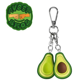Gummi-Avoca Bros Anstecker und Avocado-Schlüsselanhänger, beide in Avocadoform mit Schlüsselhaken.