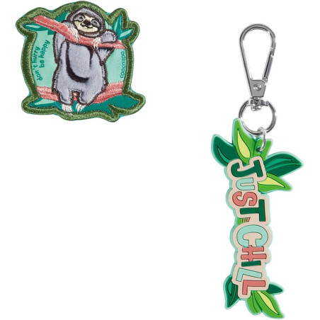 Faultier-Aufnäher mit "Don't hurry, be happy" und Schlüsselanhänger "Just Chill" mit grünen Blättern.