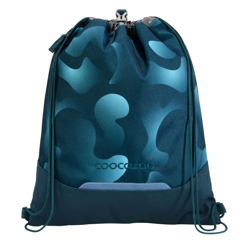 Blauer Turnbeutel mit dunkelblau-türkisem Camouflagemuster und Cocazoo-Logo auf der Vorderseite.