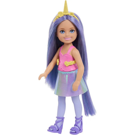 Puppe mit langem lila Haar, Einhorn-Haarreif, pinkem Top, irisierendem Rock und lila Sandalen.