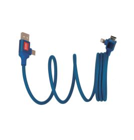 Blaues, geflochtenes USB-Ladekabel mit drei Steckern an einem Ende, zusammengerollt auf weißem Hintergrund.