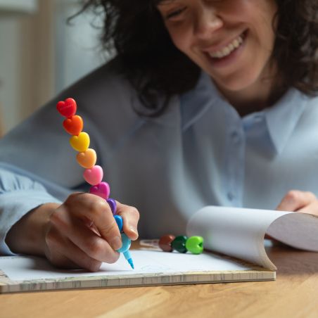 12 ineinandersteck. Buntstifte Heart