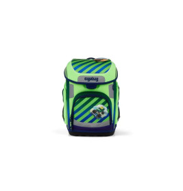 Grün-blau gestreifter Schulrucksack mit Rennauto-Motiv vorne, abgebildet vor weißem Hintergrund.