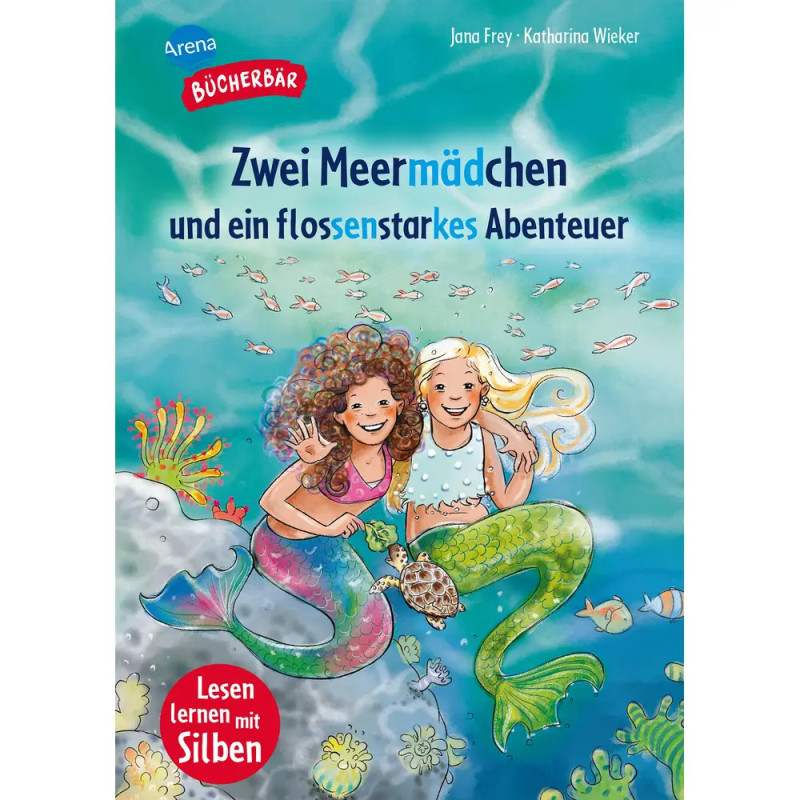 Zwei lächelnde Meerjungfrauen schwimmen unter Wasser, umgeben von Fischen, Pflanzen und bunten Blasen.
