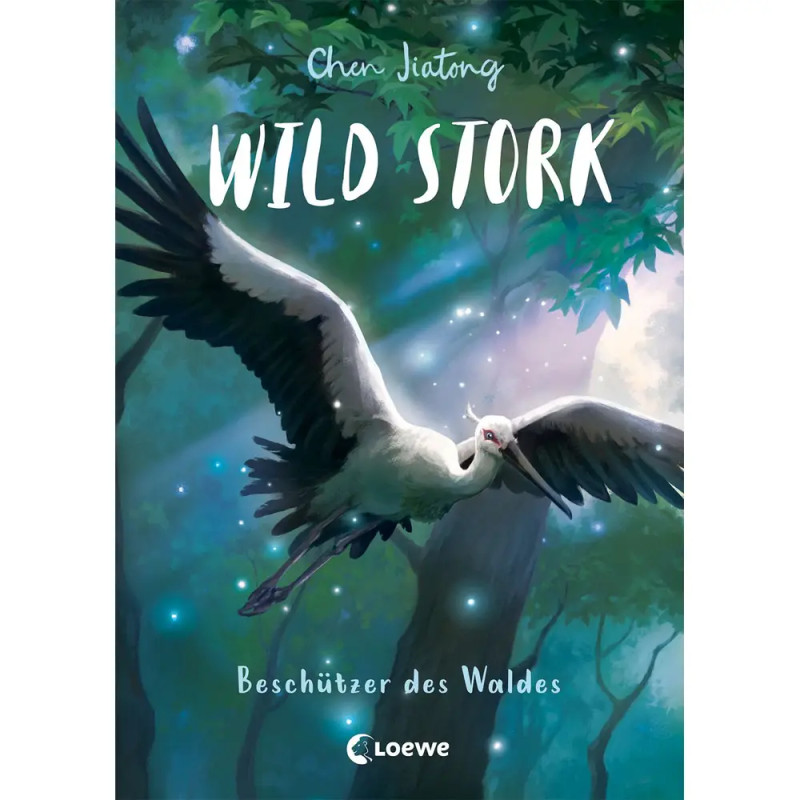Ein Weißstorch fliegt durch einen sonnendurchfluteten, magischen Wald auf dem Cover von "Wild Stork" von Chen Jiatong.