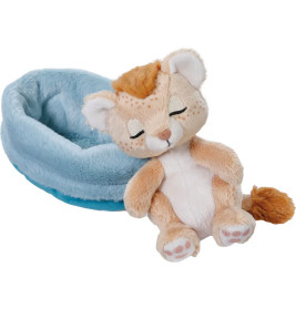 Ein Plüsch-Gepard mit geschlossenen Augen sitzt neben einem weichen, blauen Haustierbett.