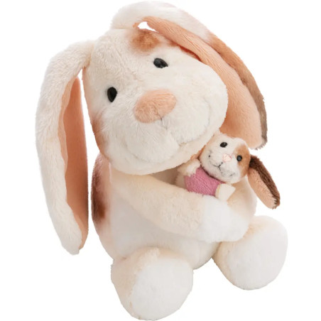 Plüschhase mit Schlappohren umarmt ein kleines Plüschkaninchen im rosa Shirt.
