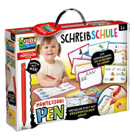 Ein Mädchen lernt mit einem Montessori-Stiftset zu schreiben; die Box zeigt farbenfrohe Lernmaterialien.