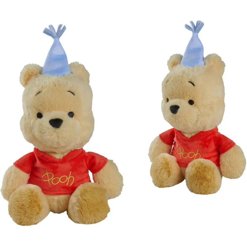 Zwei Winnie Puuh Plüschfiguren mit roten Shirts und blauen Partyhüten sitzen nebeneinander.