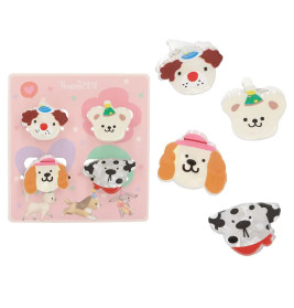 Rosa Tafel mit vier abnehmbaren Hundegesicht-Täschchen, jeweils mit unterschiedlichem Hut und Gesichtsausdruck.