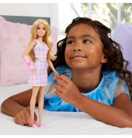 Barbie Fashionista mit Armgips