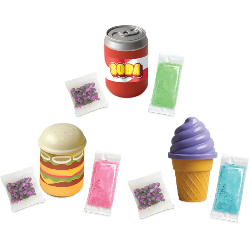 Spielzeug-Dose, Burger und Eis mit bunten Tütchen und lila Süßigkeiten drumherum arrangiert.