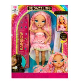 Rainbow High Puppe mit pinken Haaren, Glitzerkleid, Edelstein-Stickern und bunter Verpackung im Regenbogen-Design.