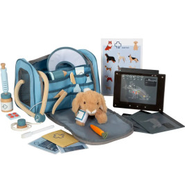 Spielzeug-Tierarztkoffer mit Plüschhund, Instrumenten, Röntgenbildern und Tasche auf weißem Hintergrund.