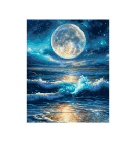 Ein großer Vollmond scheint nachts über die Brandung und spiegelt sein Licht auf das blaue Wasser.