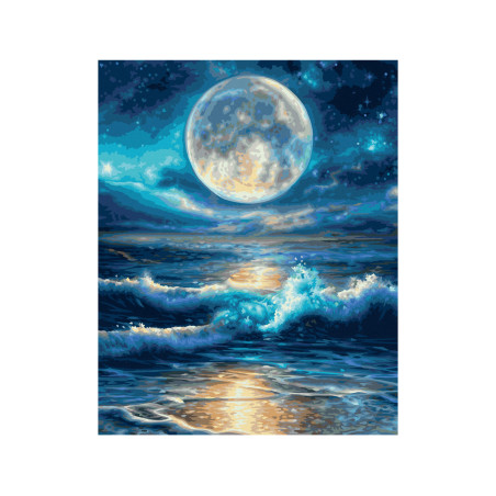 Ein großer Vollmond scheint nachts über die Brandung und spiegelt sein Licht auf das blaue Wasser.