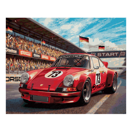 Ein roter Porsche-Oldtimer mit Startnummer 73 fährt auf der Rennstrecke, im Hintergrund Publikum und Fahnen.