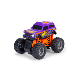 Lila-orangefarbenes Spielzeug-Monstertruck mit großen schwarzen Rädern und Flammenmotiven an den Seiten.