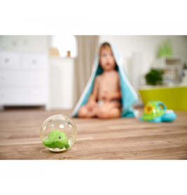 Simba ABC Greif- & Badeball mit schwimmender Schildkröte – Motorikspielzeug ab 12 Monaten. EAN 4006592021238.