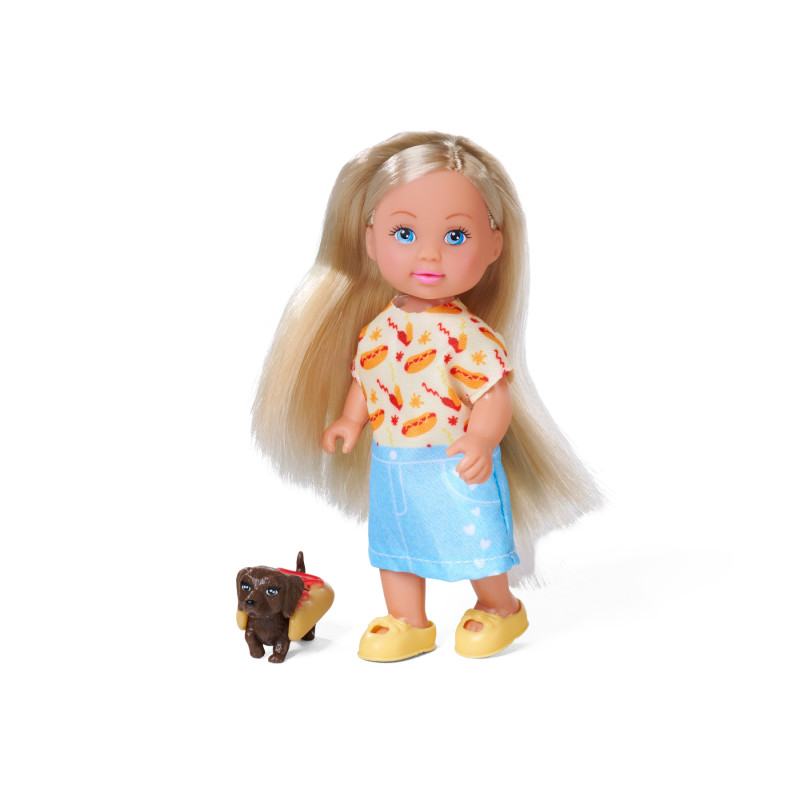 Blonde Puppe im Rock und Sandalen steht neben einem kleinen braunen Spielzeughund mit gelbem Accessoire.
