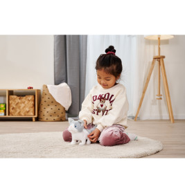 PetZoo Kitty Plüschkatze grau-weiß – Simba Dickie Group Kuscheltier für Babys