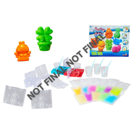 Jelly-Bastelset mit Förmchen, bunten Päckchen, Bechern und Stäbchen; Karton im Hintergrund. Text: NICHT FINAL.