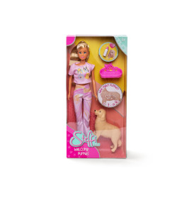 Steffi Love Puppe in rosa Schlafanzug mit Hund, Welpenbett und Zubehör in der "Welcome Puppies"-Box.