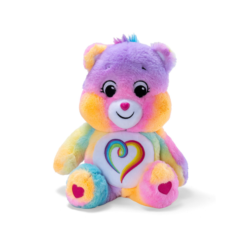 Bunter Regenbogen-Teddybär mit Herz auf dem Bauch und Herzen an den Füßen sitzt aufrecht.