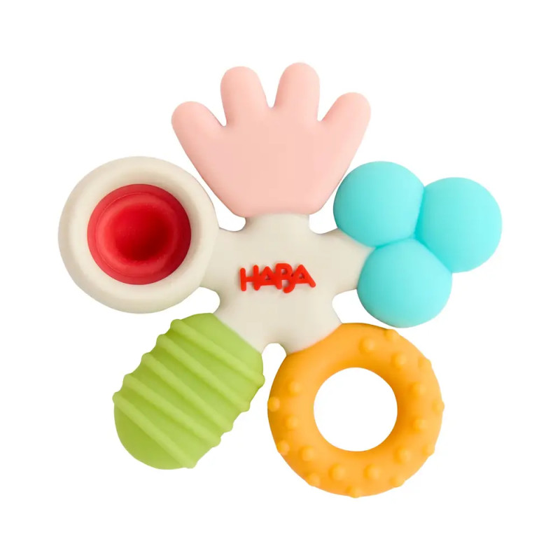 Bunter Beißring mit verschieden strukturierten Formen, darunter eine rosa Hand sowie blaue, gelbe und grüne Elemente.