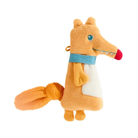 Plüschfuchs in Orange mit blauem Schal, roter Nase und buschigem Schwanz steht aufrecht.