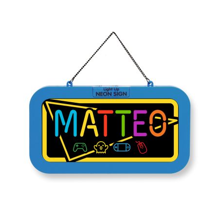 Blaues Neonschild mit bunten MATTEO-Buchstaben, Gaming-Symbolen und einer Hängekette.