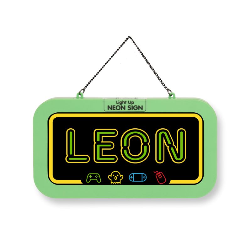 Leuchtreklame mit "LEON" und Spielsymbolen, grün gerahmt und an einer schwarzen Kette hängend.