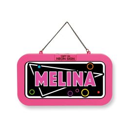 Rechteckiges pinkes Neonschild mit weißem MELINA-Schriftzug und bunten Kreisen.