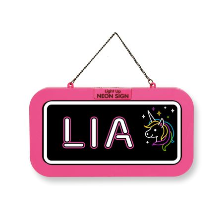 Rosa Neon-Schriftzug "Lia" und bunte Einhorn-Grafik auf schwarzem Hintergrund.