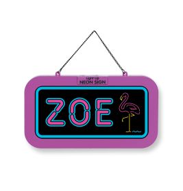 Rechteckiges Neonzeichen mit "ZOE" und Flamingo-Kontur, lila umrandet, hängt an einer Kette.