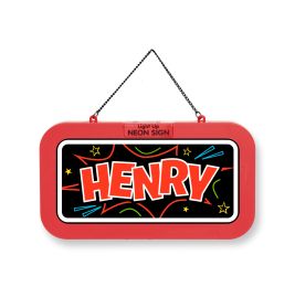 Rechteckiges Neonschild mit dem Namen Henry in roten Buchstaben, umgeben von Sternen und Linien.