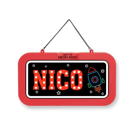 Rotes Schild mit weißen NICO-Punkten, Neonrakete, Sternen und einer Hängekette oben.