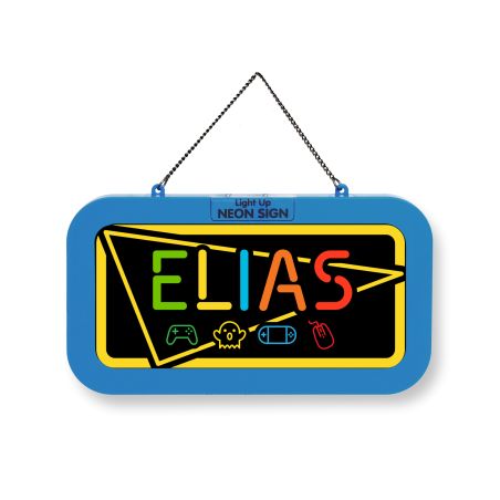 Neonschild mit blauem Rahmen, Name Elias und bunten Gaming-Symbolen, aufgehängt an einer Kette.