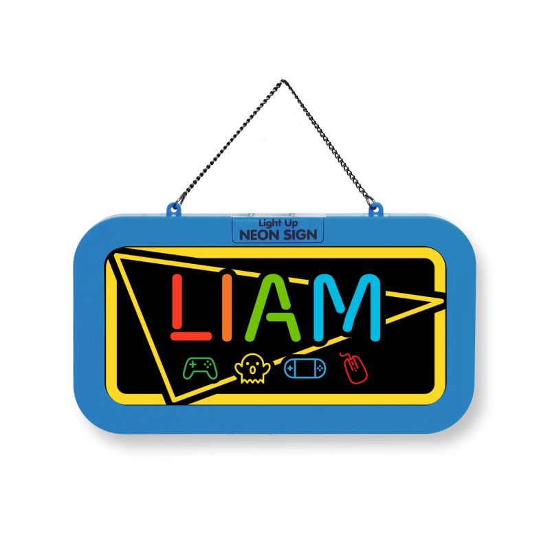 Blaue Neon-Leuchttreklame mit dem Namen LIAM und bunten Gaming-Icons, aufgehängt an einer Kette.