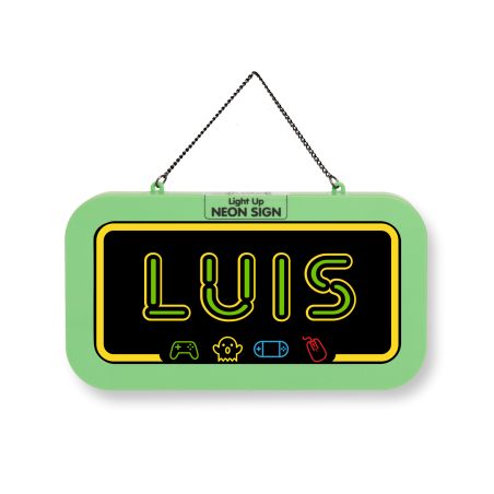 Grünes Neon-Schild mit dem Namen LUIS und kleinen Gaming-Icons darunter, an einer Kette hängend.