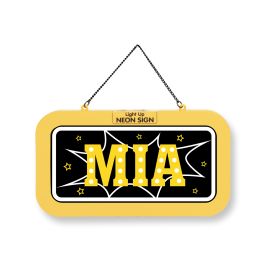 Gelb-schwarzes Schild mit großem "MIA"-Schriftzug, umgeben von Sternen und Punkten.